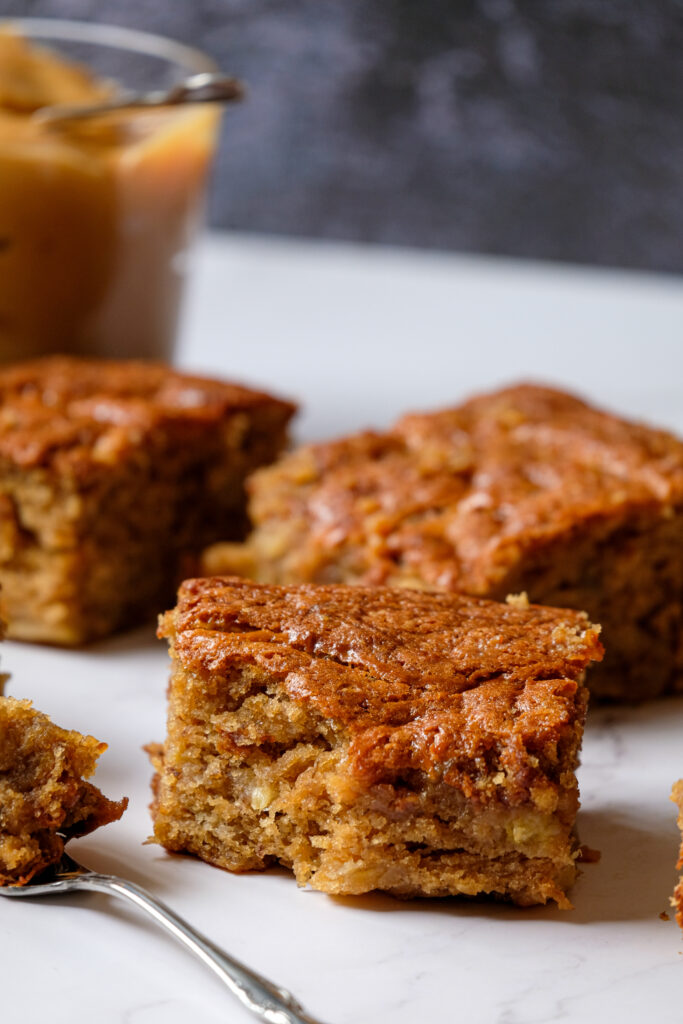 blondies de banana con dulce de leche