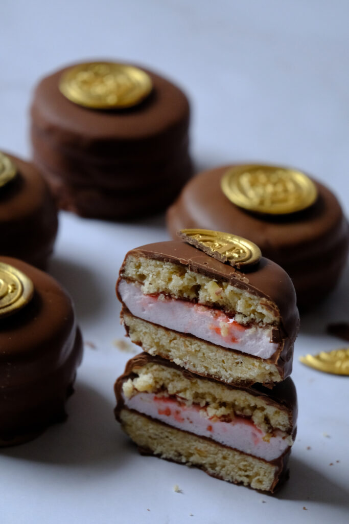 galletas de avellana, fresa y chocolate con leche